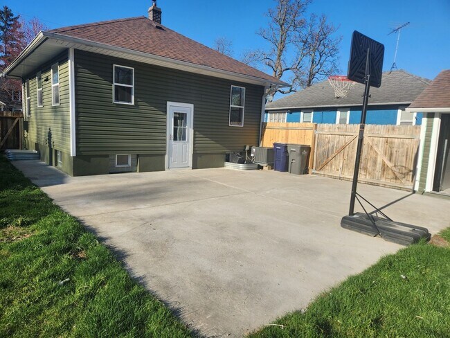 Foto del edificio - 639 Algona Ave