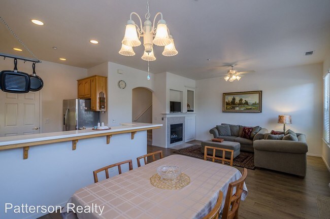 Building Photo - 2 br, 2.5 bath  - 757 Lawrence Drive