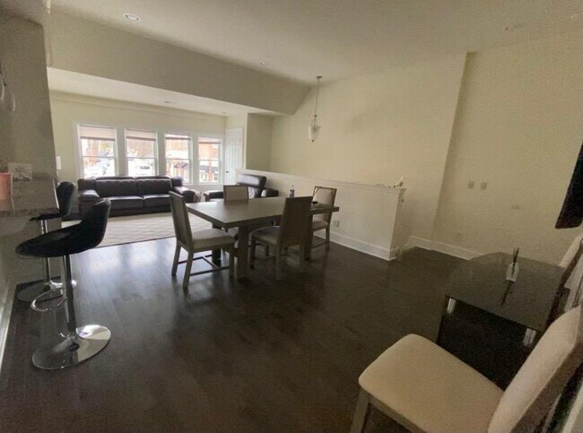 sala de estar/comedor combinados - 226 Haverford Ave