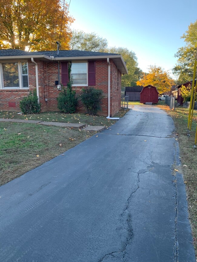 Foto del edificio - 276 Bonnasprings Dr