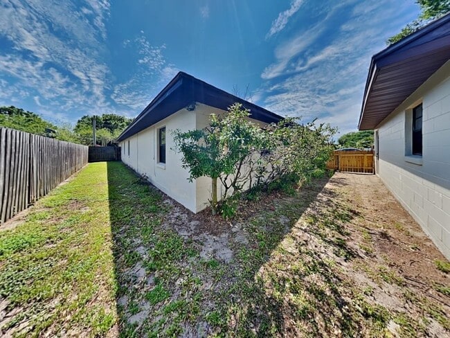 Building Photo - 2995 Cypress Gardens Rd