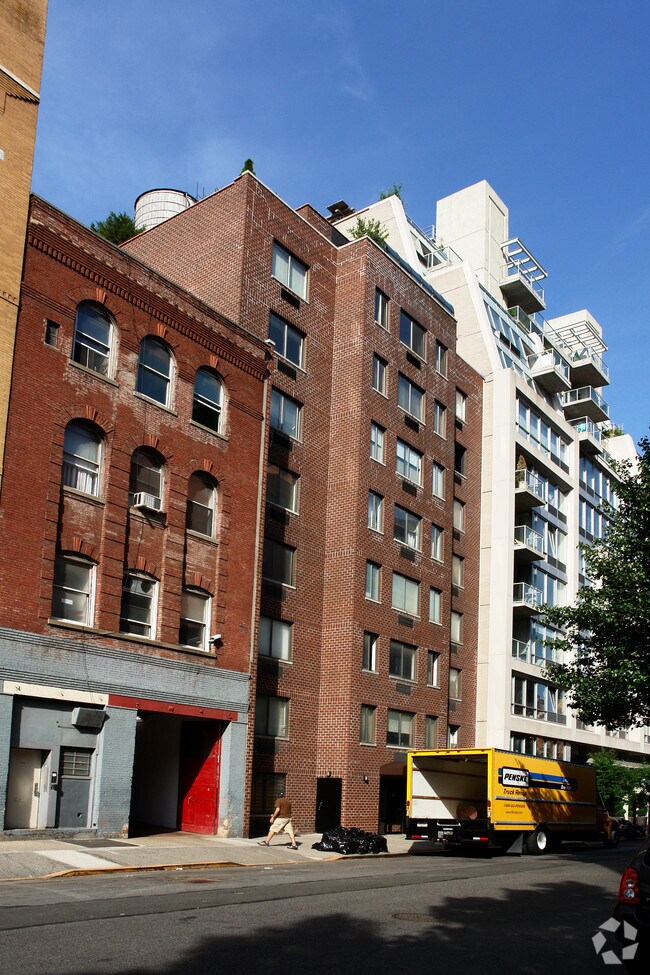 Foto del edificio - 434 W 19th St