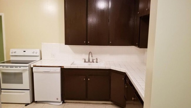 Building Photo - 739 Birch St, Upton, WY 82730