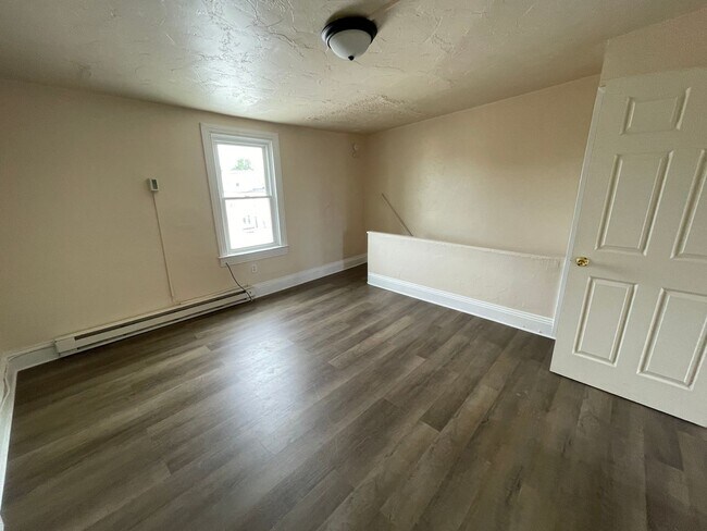 Foto del edificio - 720 W Poplar St