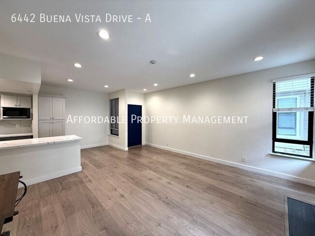 Foto del edificio - 6442 Buena Vista Dr