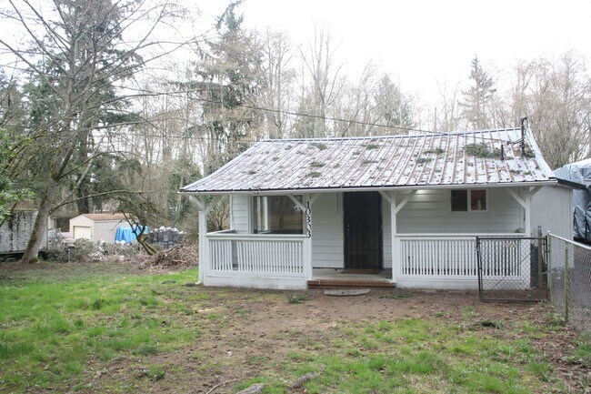 Building Photo - 2/3rd acre lot! 1 bdrm 1 bath. Store your ...