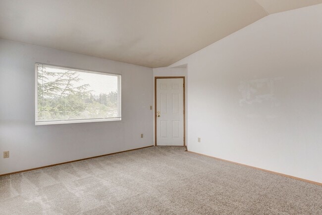 Building Photo - Recently Updated 2-Bedroom 2nd Floor Condo