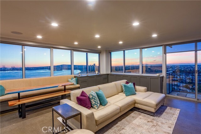 Foto del edificio - 2999 E Ocean Blvd