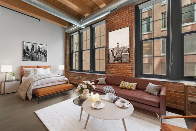 Building Photo - 319 A St