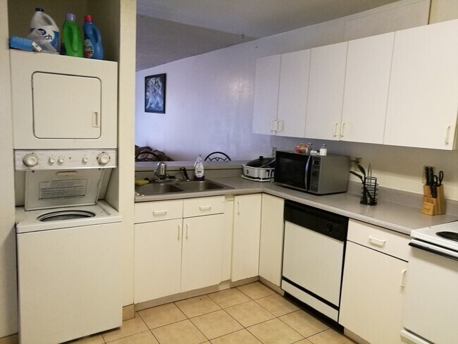 kitchen - 4116 N 1st Ave