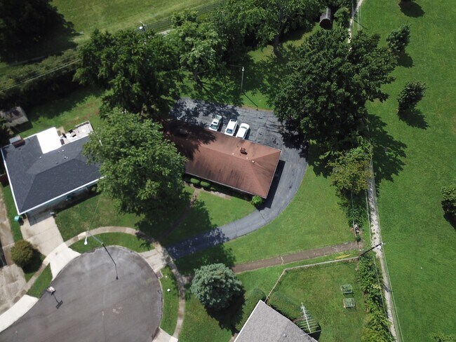 Foto del edificio - 2251 Candlewood Dr