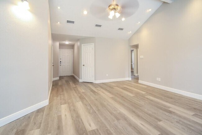 Building Photo - 20907 Fernhollow Ln