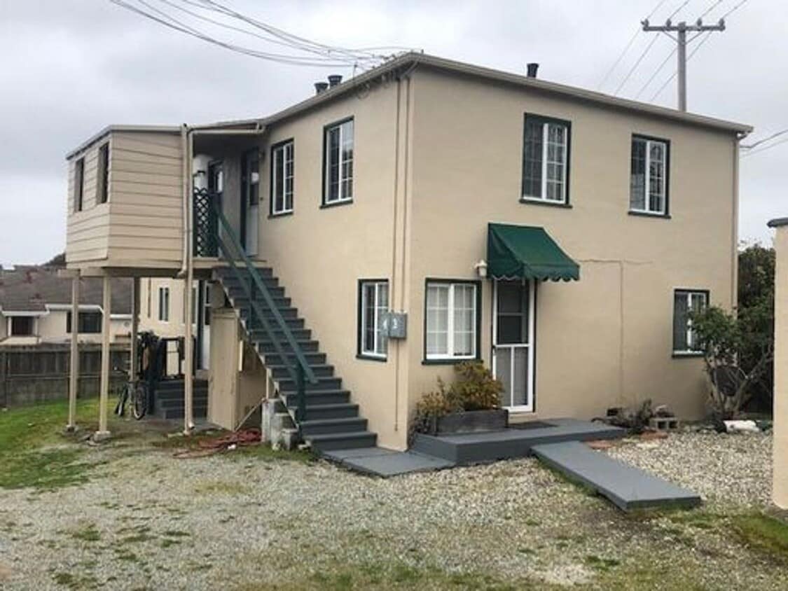 100 Hawthorne St, Monterey, CA 93940 Room for Rent in Monterey, CA