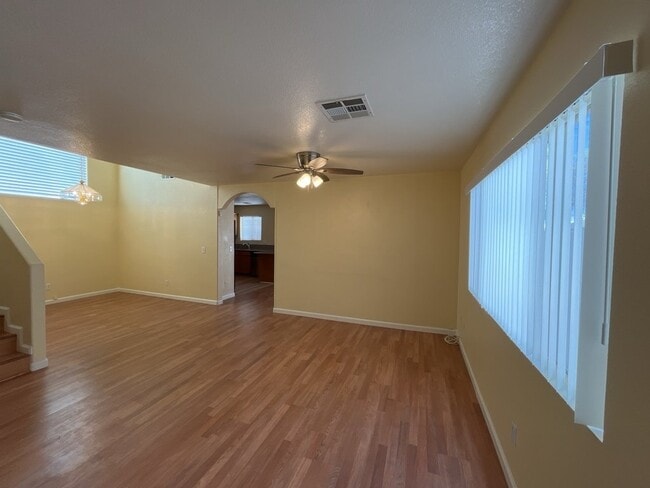 Building Photo - Experience luxurious living in this stunning 4-bedroom, 2.5-bathroom house