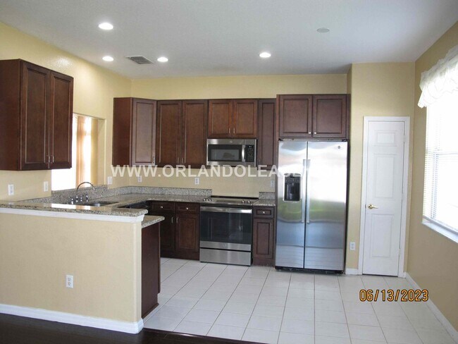 Foto del edificio - 925 Torrey Pine Dr