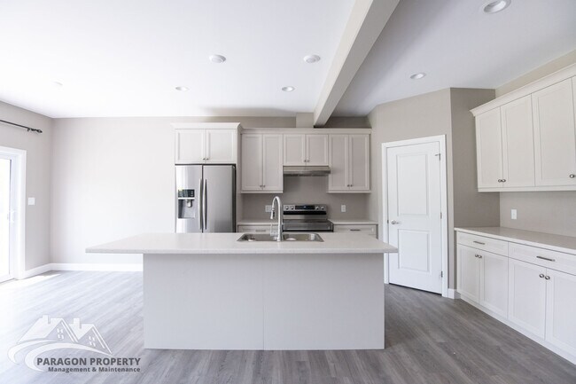 Photo du bâtiment - 62 Llydican Ave