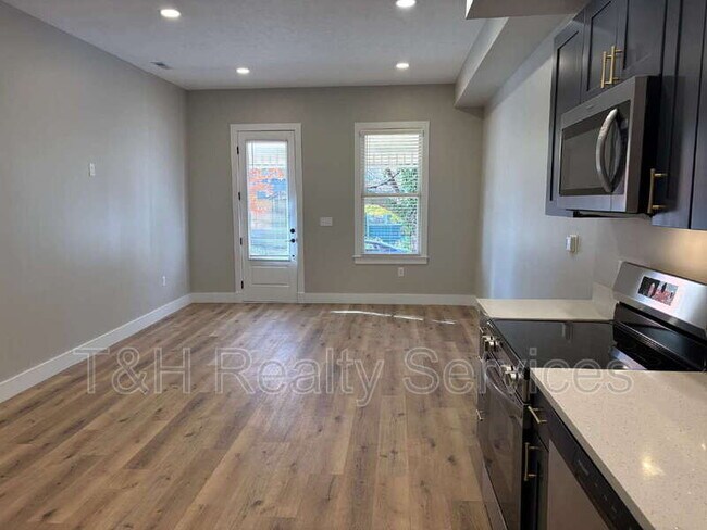 Foto del edificio - 529 N Highland Ave