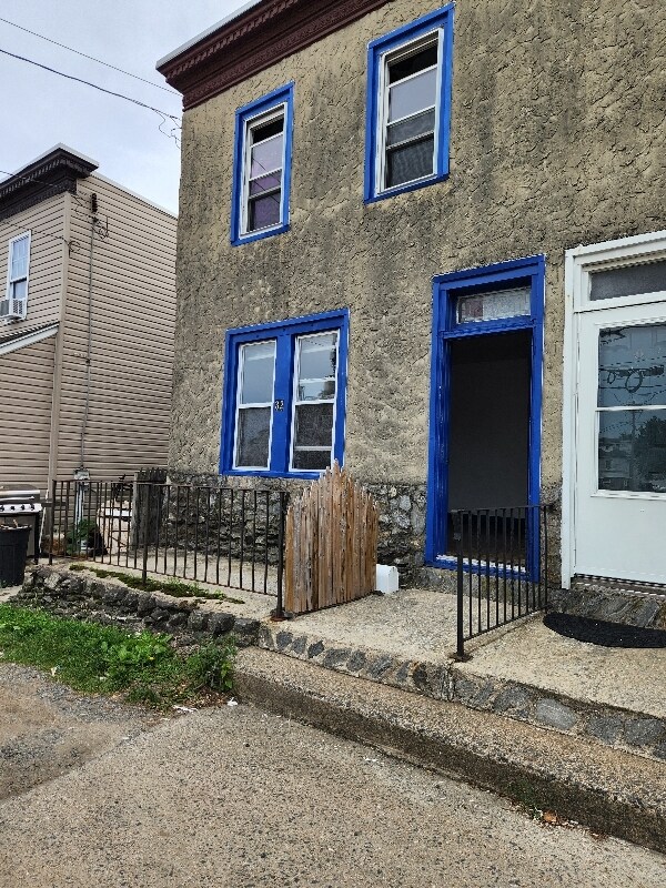 Primary Photo - 32 Darby Rd
