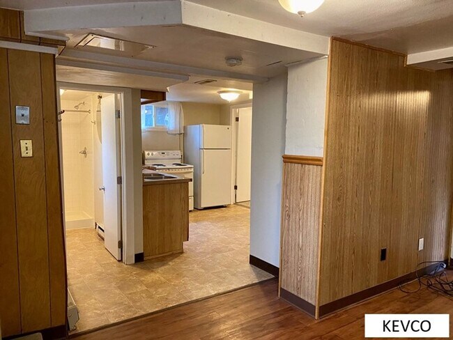 Foto del edificio - 827 Remington St