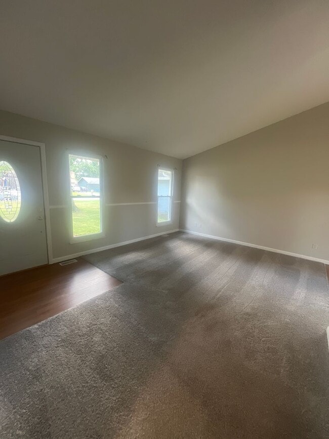 Building Photo - Move in Ready!