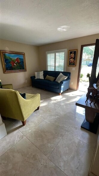 Foto del edificio - 354 Seasons Ct