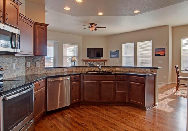 Foto del edificio - Stunning Ranch-Style Home for Rent with Sc...