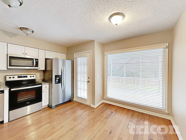 Foto del edificio - 2113 Putnam Ln