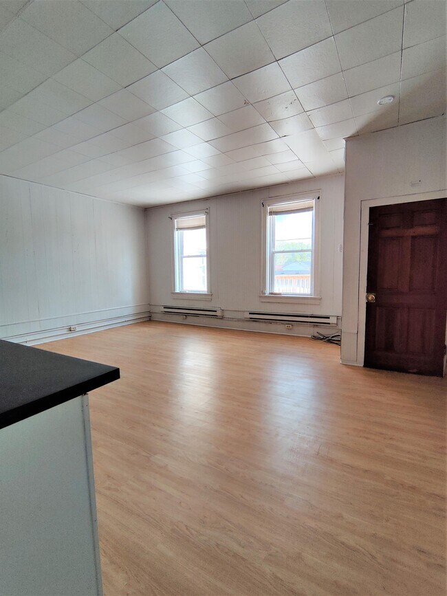 Building Photo - 28 E Railroad St