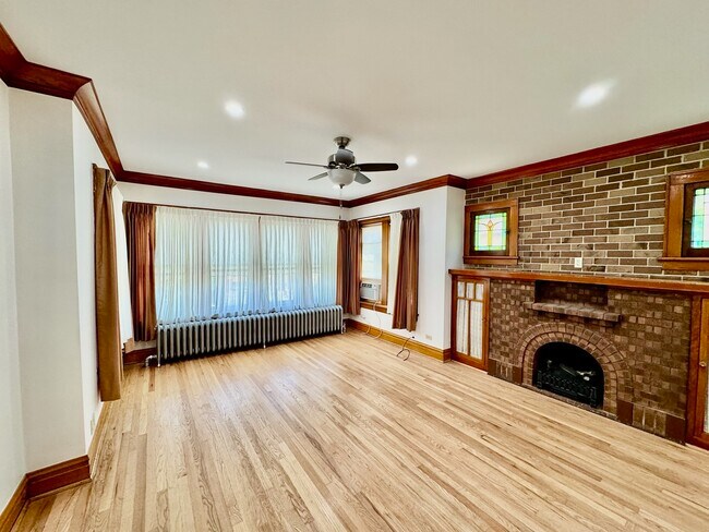 Foto del edificio - 5311 W Byron St