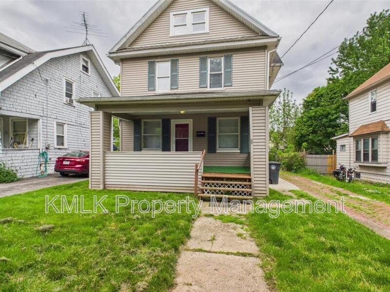 Foto principal - 84 E Mapledale Ave