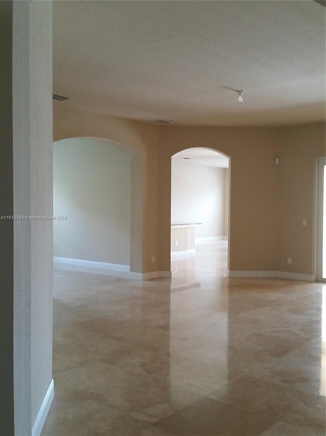 Foto del edificio - 10170 Edgewater Ct