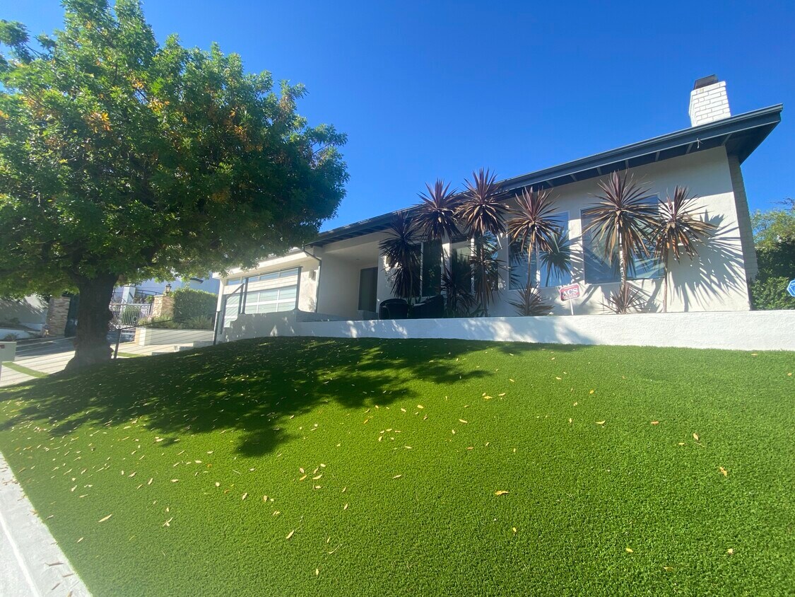 Primary Photo - 15672 Castlewoods Dr