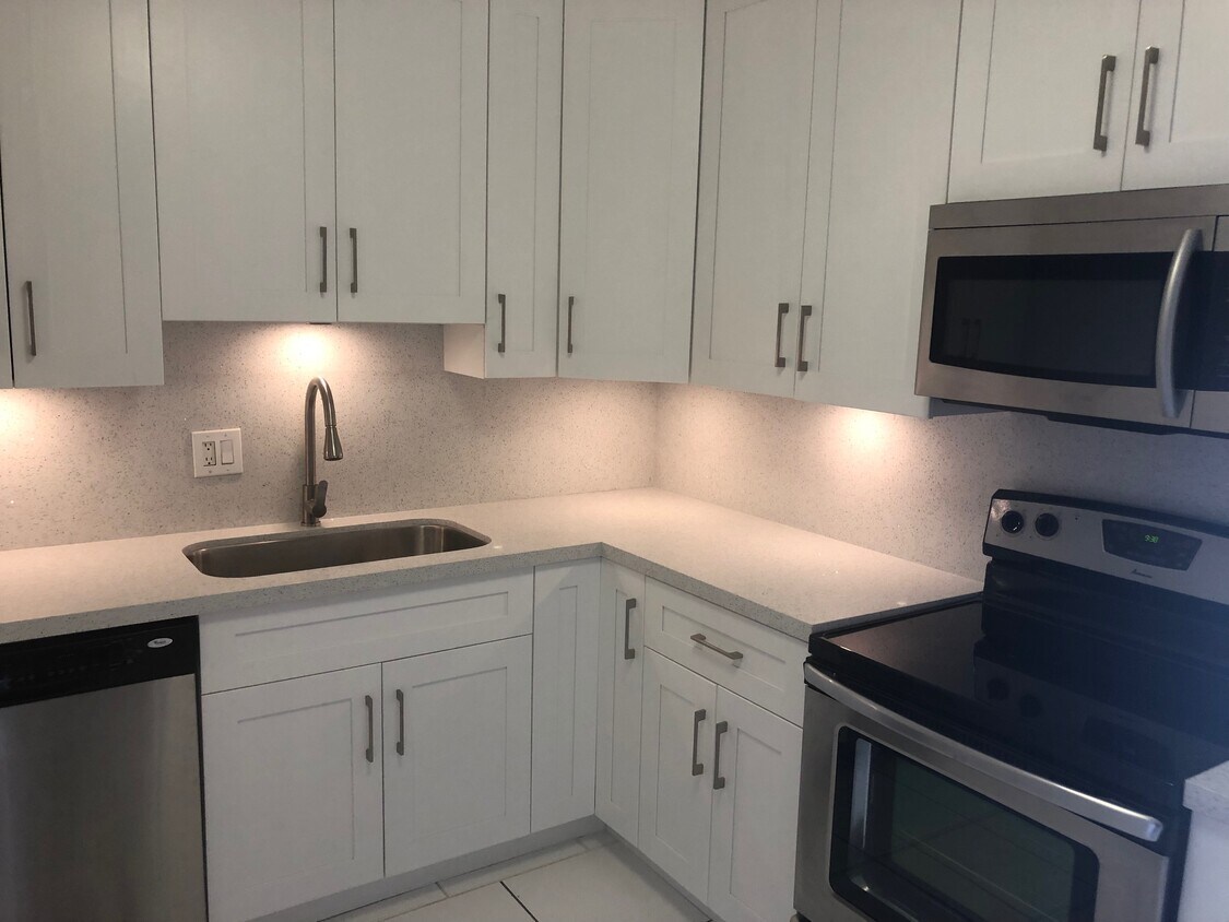 Kitchen- New cabninets - 7743 SW 86th St