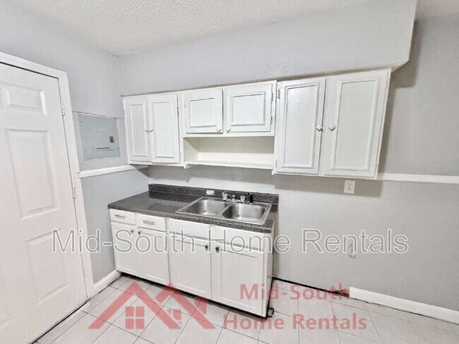 Foto del edificio - 4050 Pikes Peak Ave