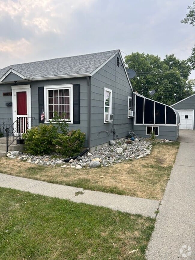 Building Photo - 1229 Avenue F