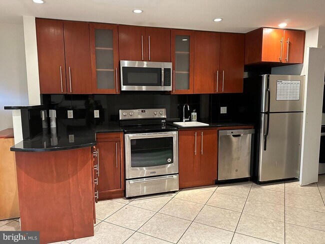 Foto del edificio - 830 D St SE