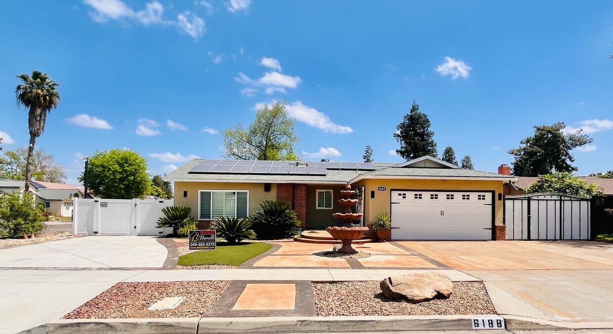 Foto principal - Beautiful 3 Bedroom 2 Bath Home with SOLAR...