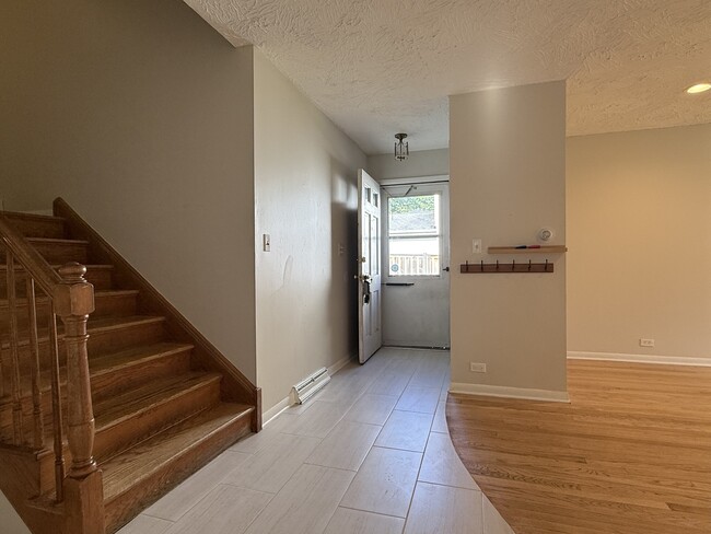 Building Photo - 1326 Meadow Ln