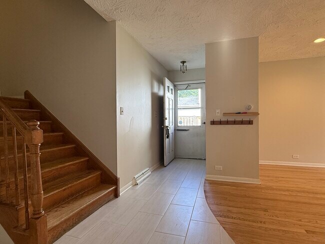 Foto del edificio - 1326 Meadow Ln