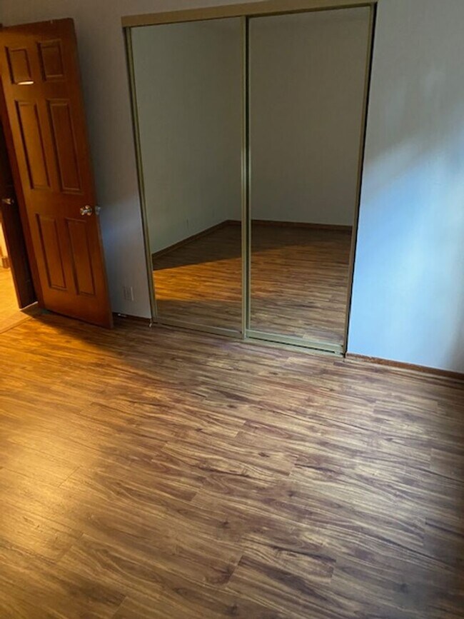Building Photo - The Boardwalk- Walking distance to UCSD! 2...
