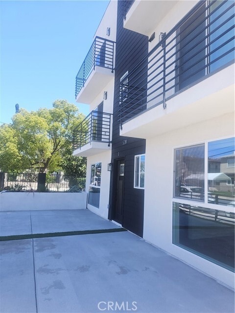Building Photo - 5218 Auckland Ave