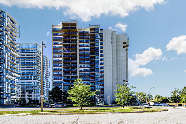 Photo du bâtiment - Premier Court Apartments