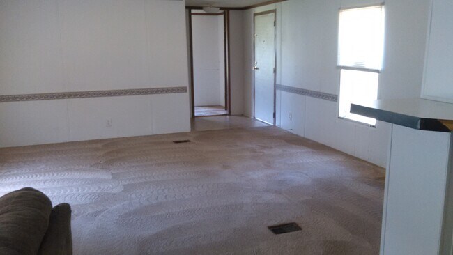 Building Photo - 148 Beaver Cir