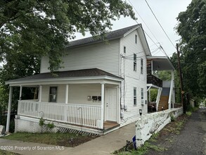 Building Photo - 713 Cherry St