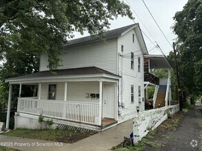 Building Photo - 713 Cherry St