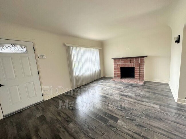 Foto del edificio - 8725 Dalton Ave