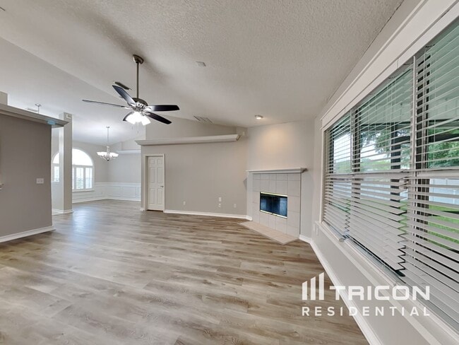 Foto del edificio - 2968 Majestic Oaks Ln