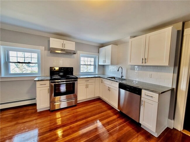 Foto del edificio - 141 Bourne Ave