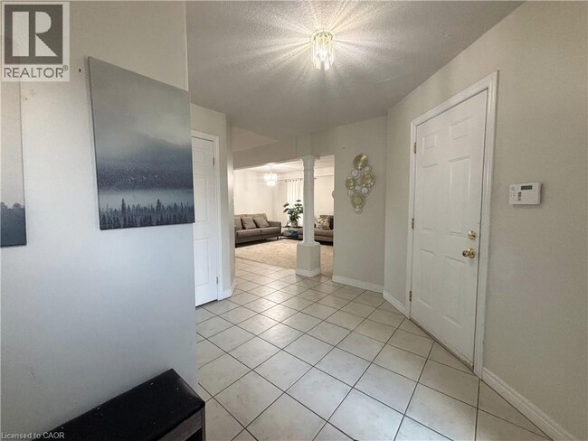 Building Photo - 41 Pineridge Dr