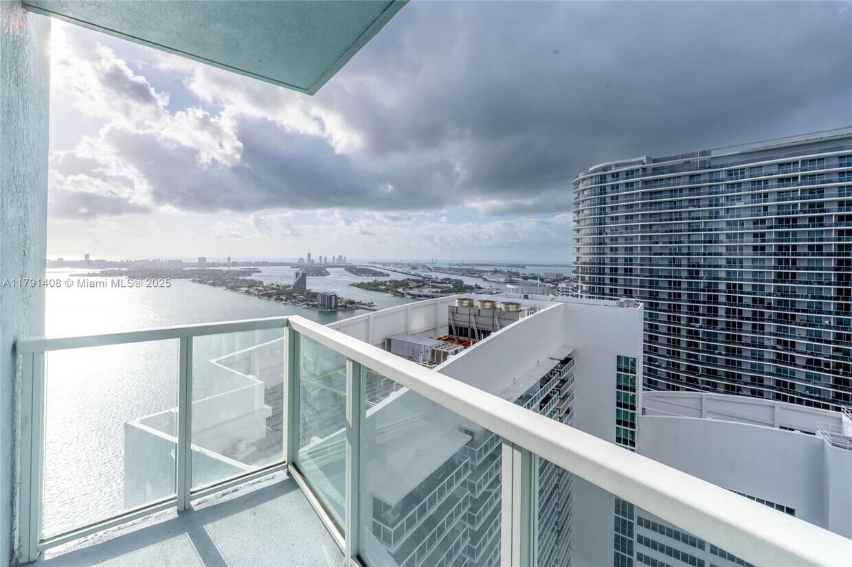 Foto principal - 1900 N Bayshore Dr